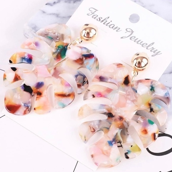 🔹FREEBIE🔹All gone🌴HPx2🌴 Boho Acrylic Earrings - Picture 2 of 5